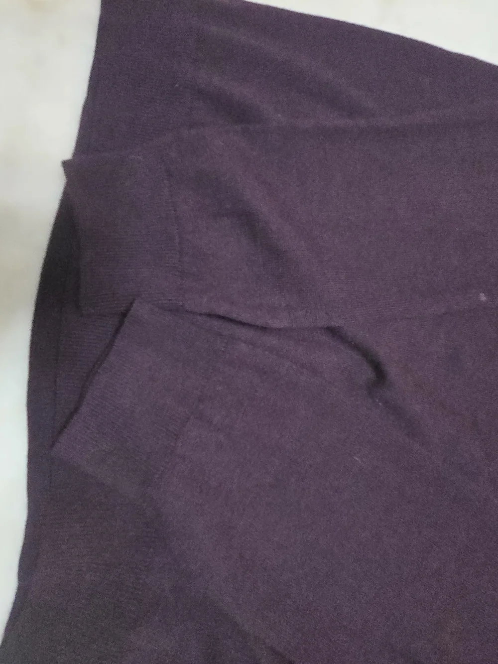 Banana Republic Men's V-Neck Sweater in Plum